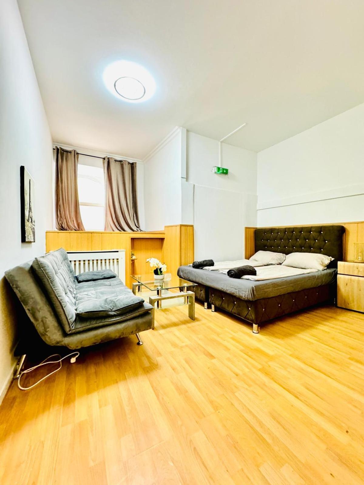10 Bedroom For Groups, 8-min To Rathausplatz Apartment *