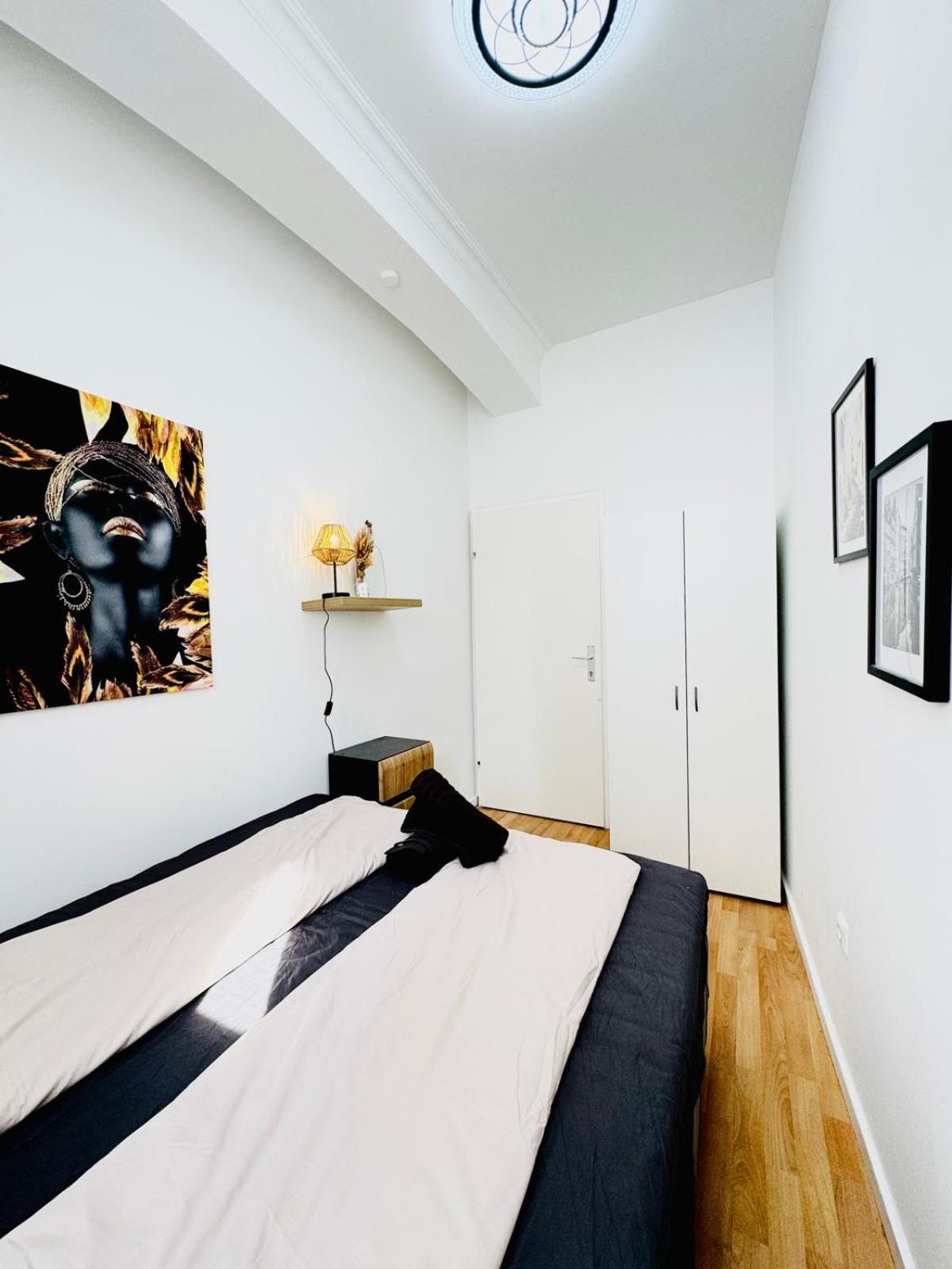 Apartment 10 Bedroom For Groups, 8-min To Rathausplatz Vienna