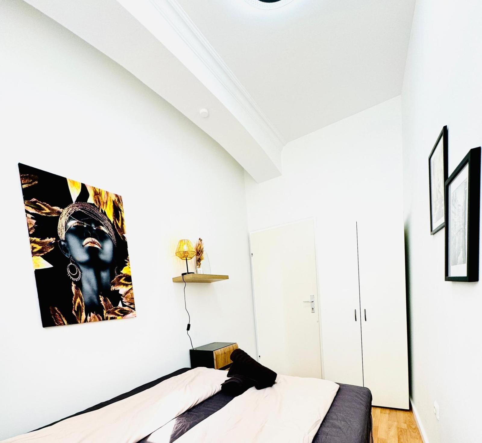 10 Bedroom For Groups, 8-min To Rathausplatz Apartment