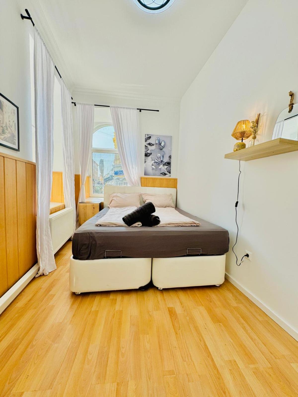 10 Bedroom For Groups, 8-min To Rathausplatz Vienna