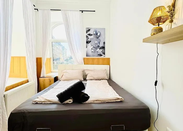 10 Bedroom Apartment For Groups, 8-Min To Rathausplatz