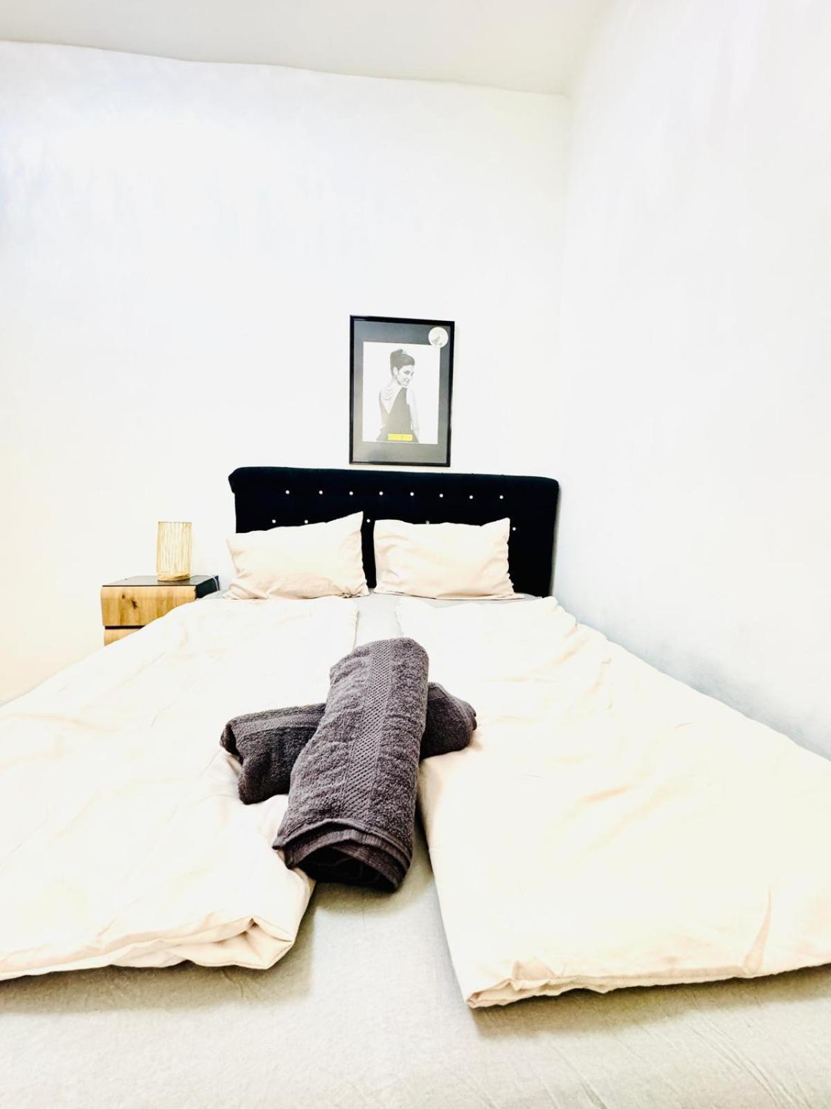 Apartment 10 Bedroom For Groups, 8-min To Rathausplatz