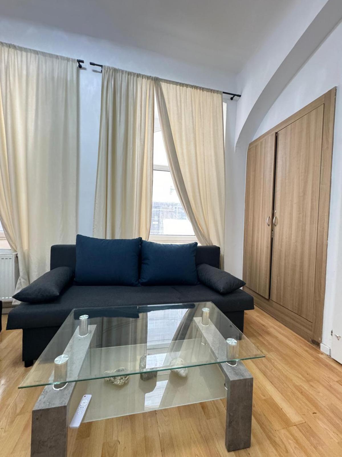 Apartment 10 Bedroom For Groups, 8-min To Rathausplatz Wien