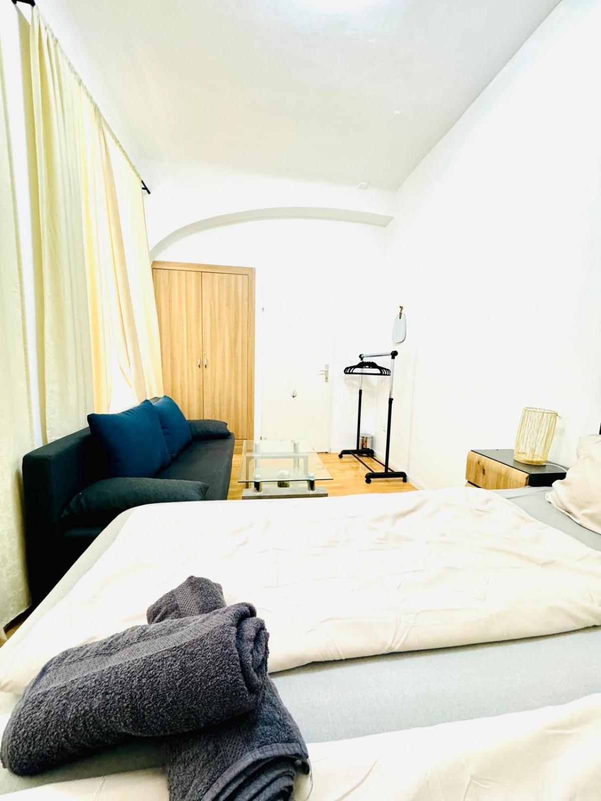 Apartment 10 Bedroom For Groups, 8-min To Rathausplatz Wien