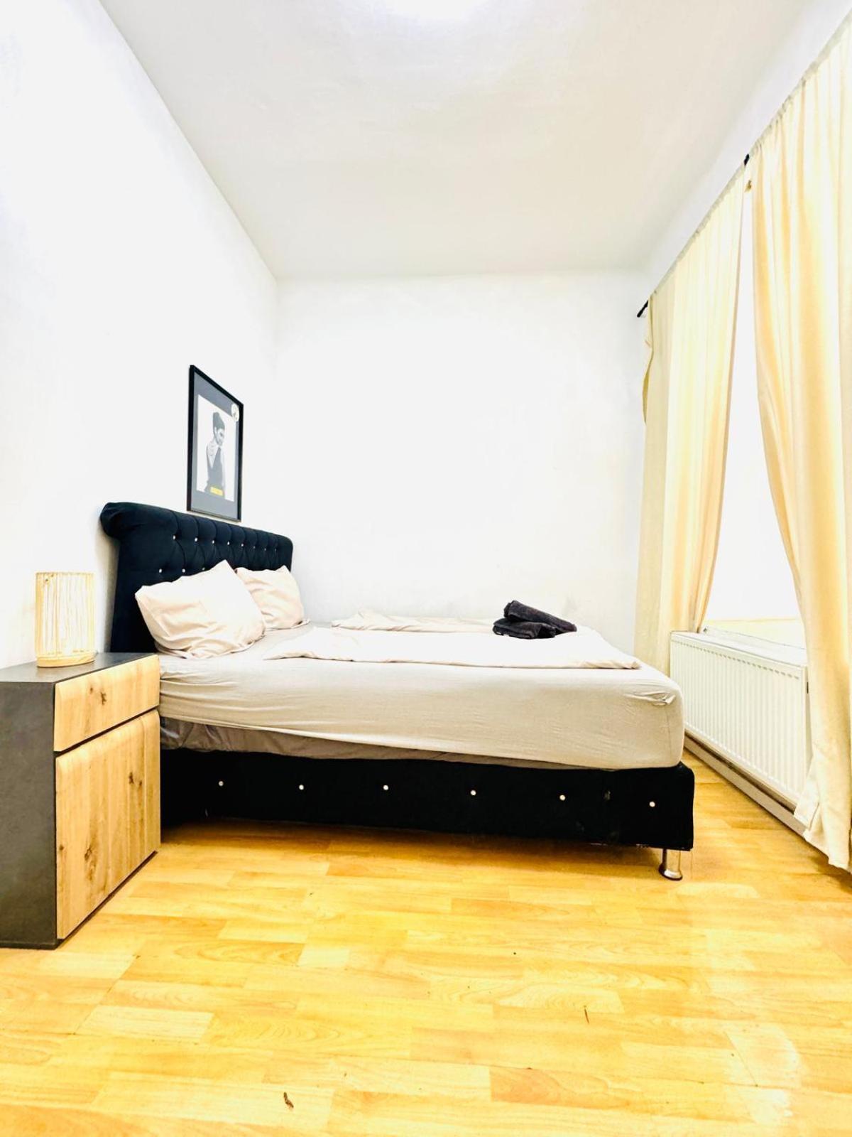 Apartment 10 Bedroom For Groups, 8-min To Rathausplatz