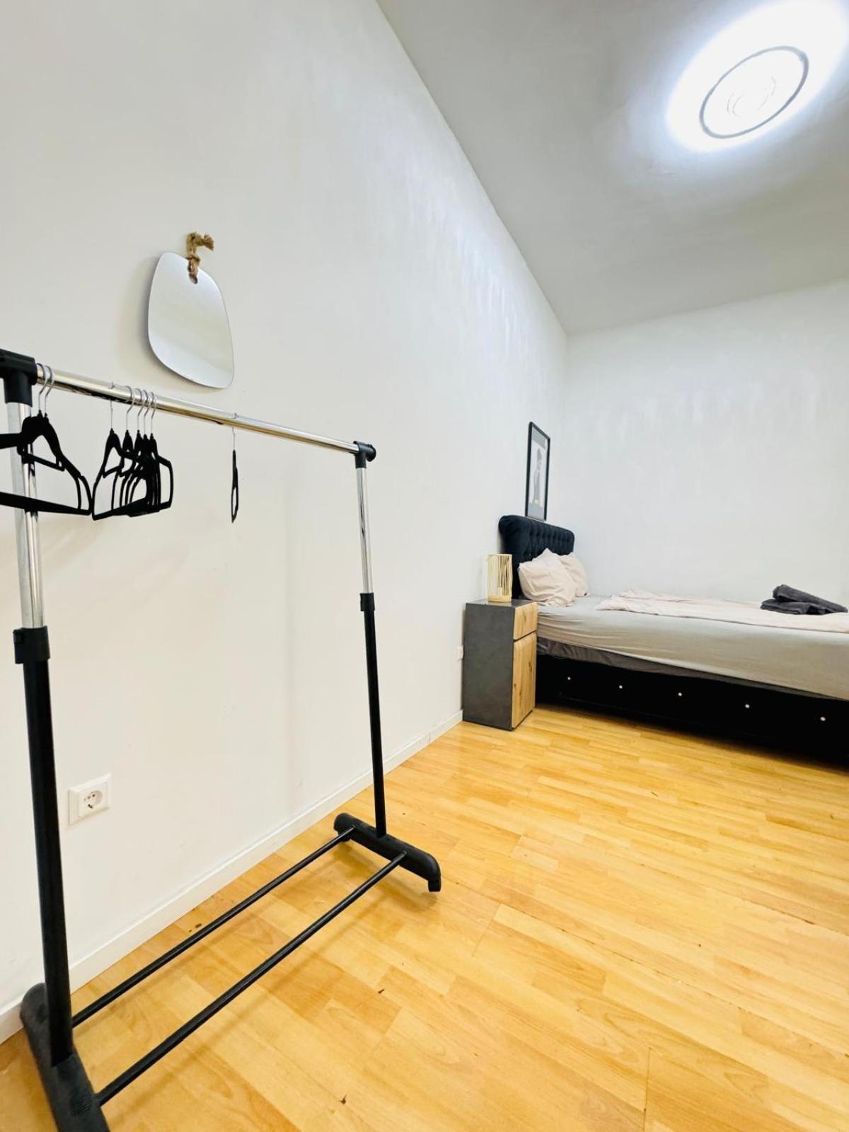 10 Bedroom For Groups, 8-min To Rathausplatz Apartment Wien