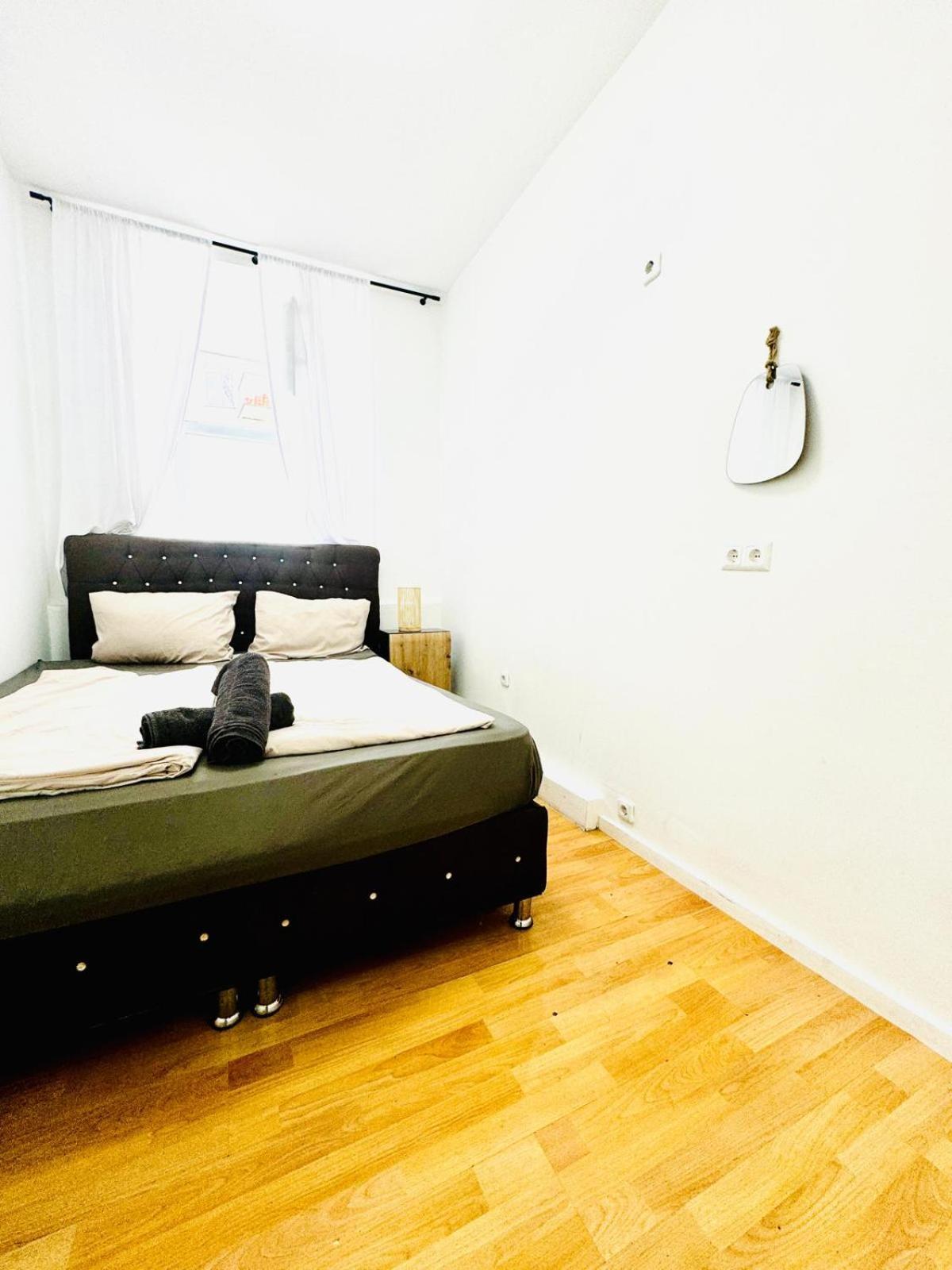 10 Bedroom For Groups, 8-min To Rathausplatz Wien
