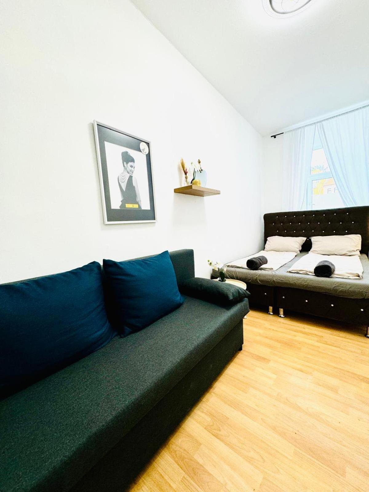 Apartment 10 Bedroom For Groups, 8-min To Rathausplatz *