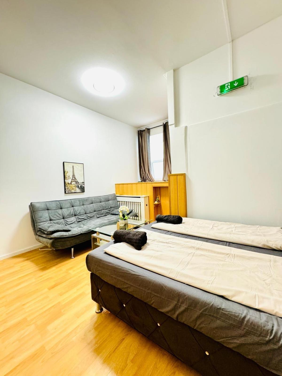10 Bedroom For Groups, 8-min To Rathausplatz Apartment Wien