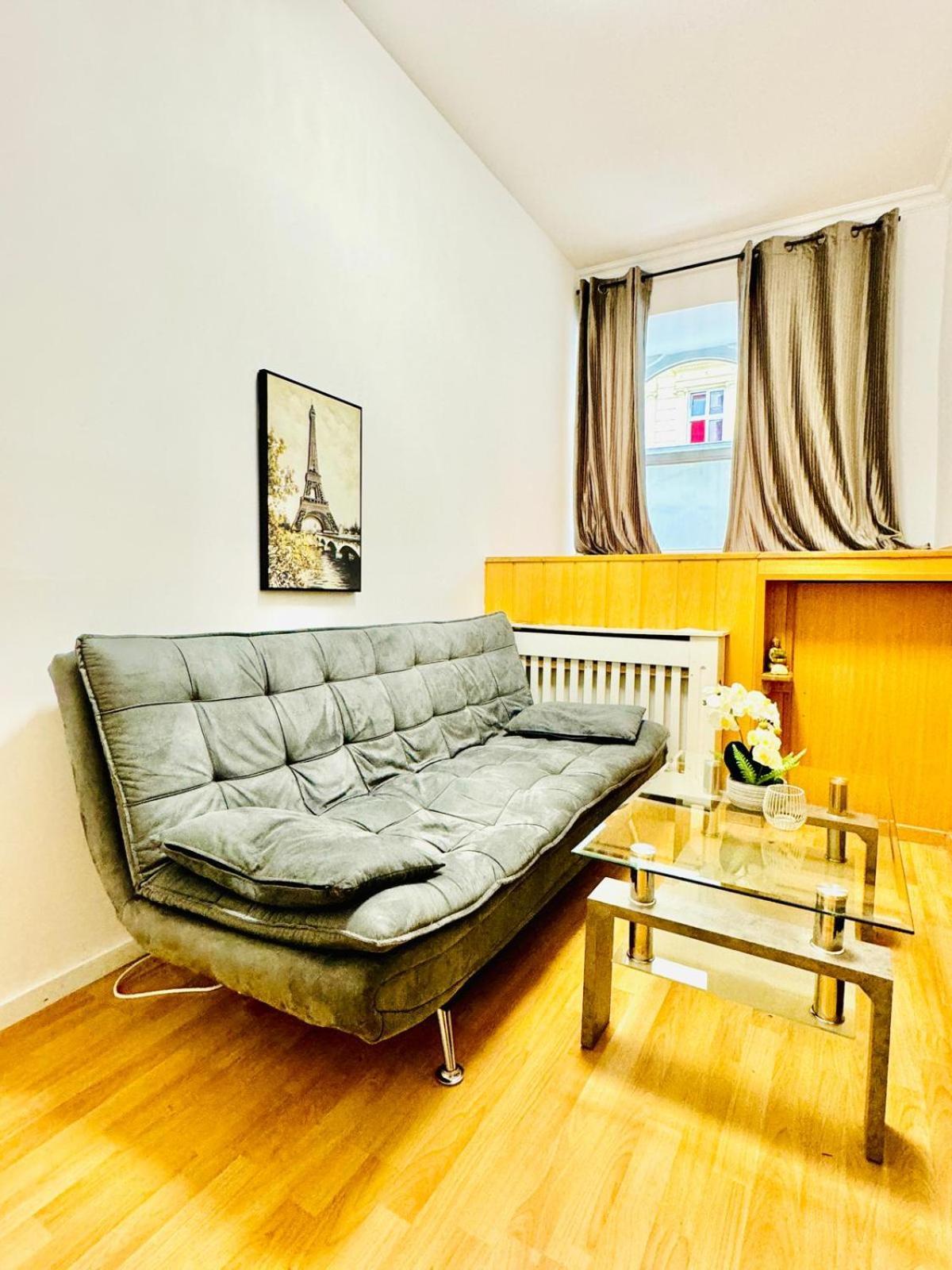 Apartment 10 Bedroom For Groups, 8-min To Rathausplatz
