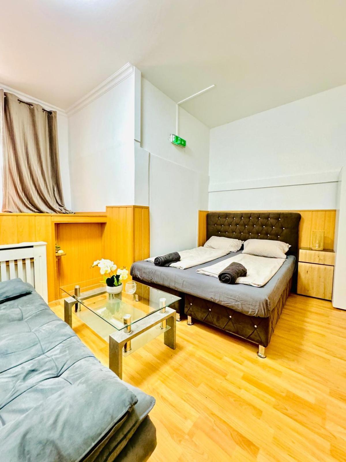 Apartment 10 Bedroom For Groups, 8-min To Rathausplatz *