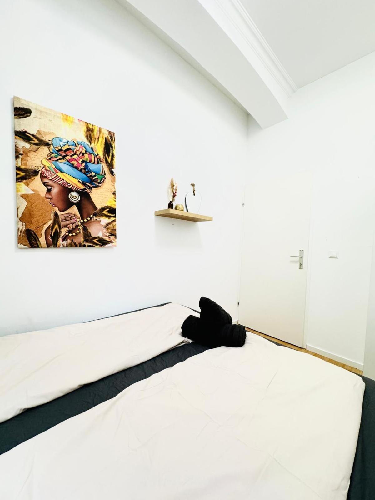 10 Bedroom For Groups, 8-min To Rathausplatz Apartment Wien