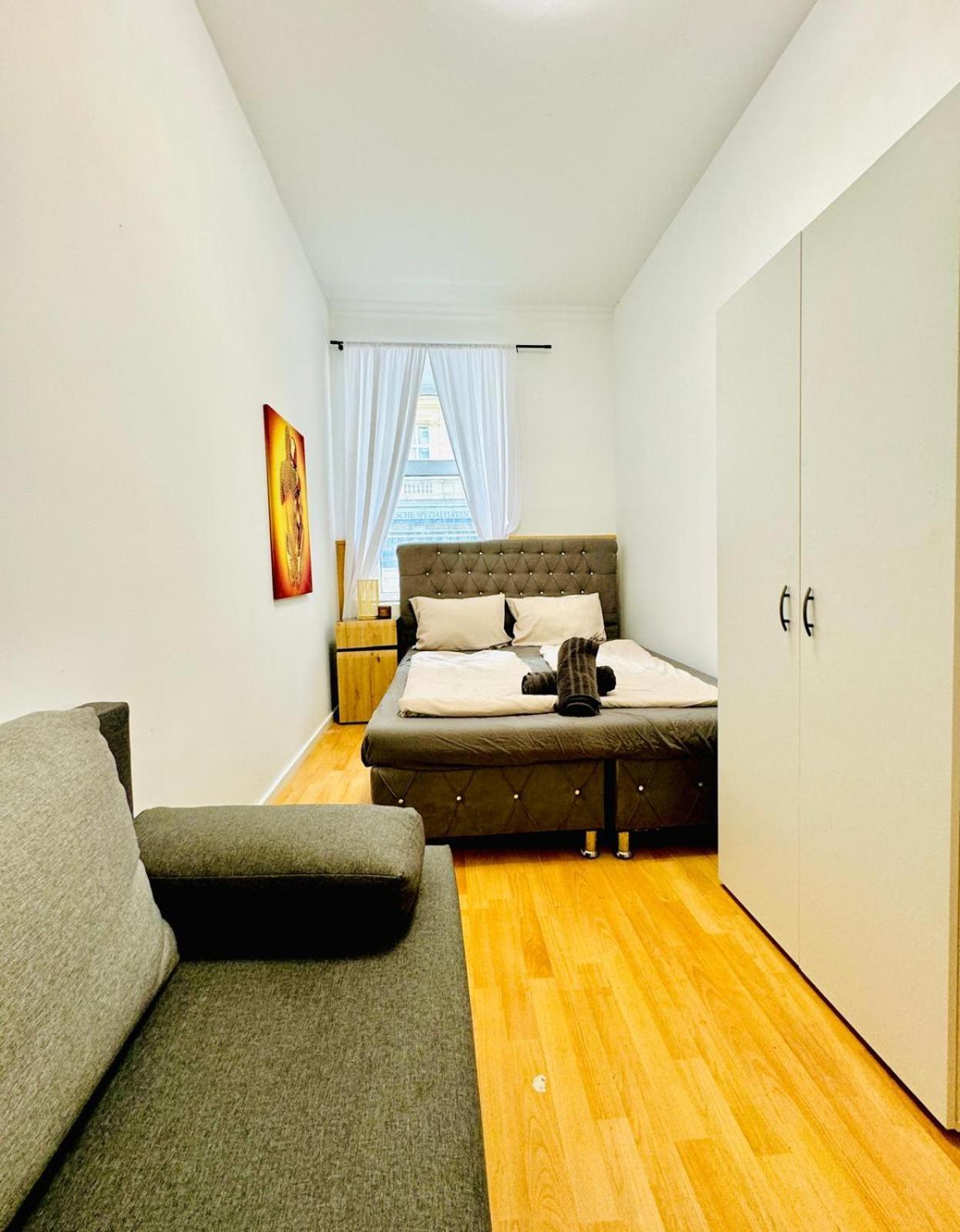 Apartment 10 Bedroom For Groups, 8-min To Rathausplatz *