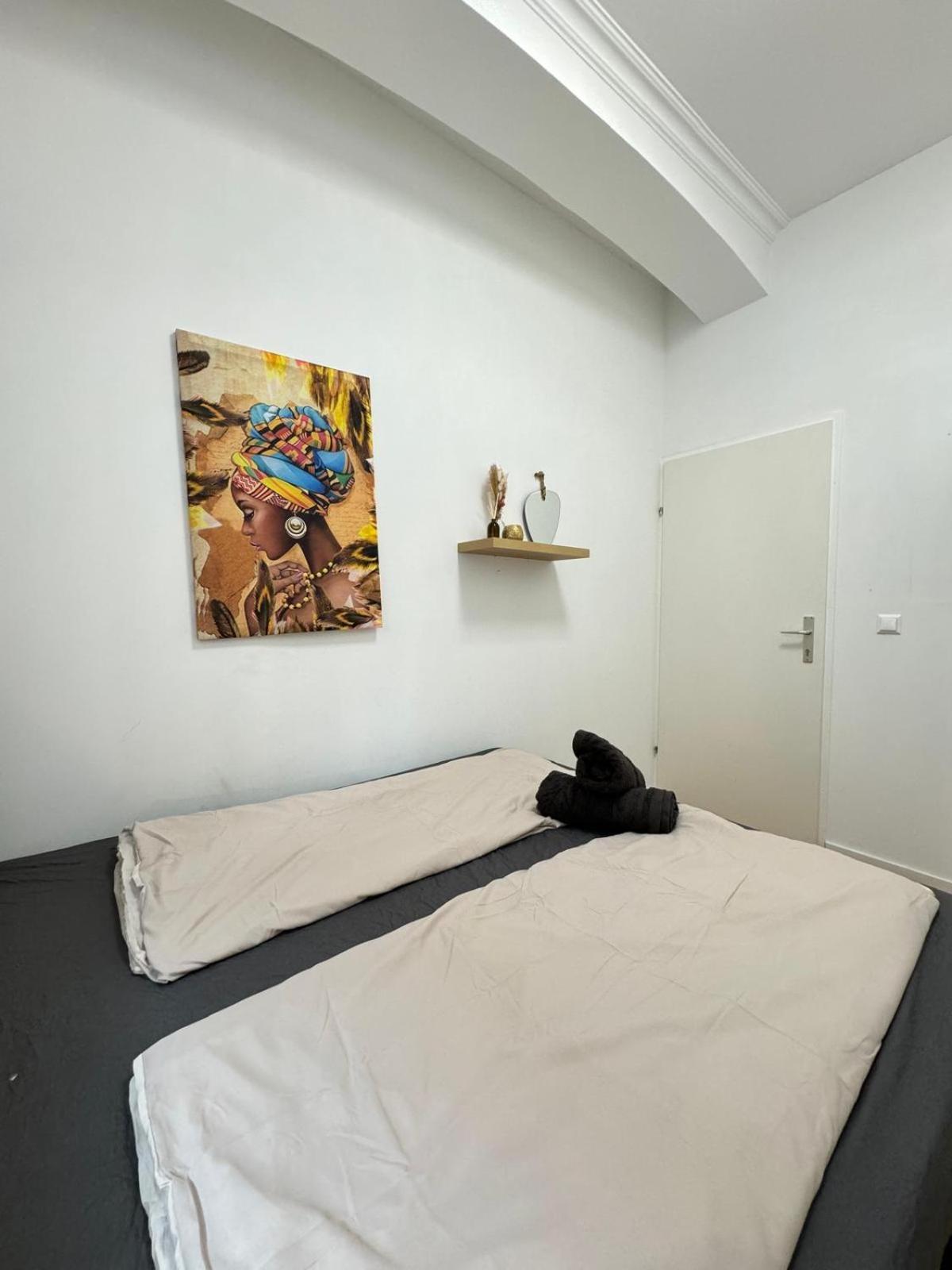 10 Bedroom For Groups, 8-min To Rathausplatz Apartment Wien