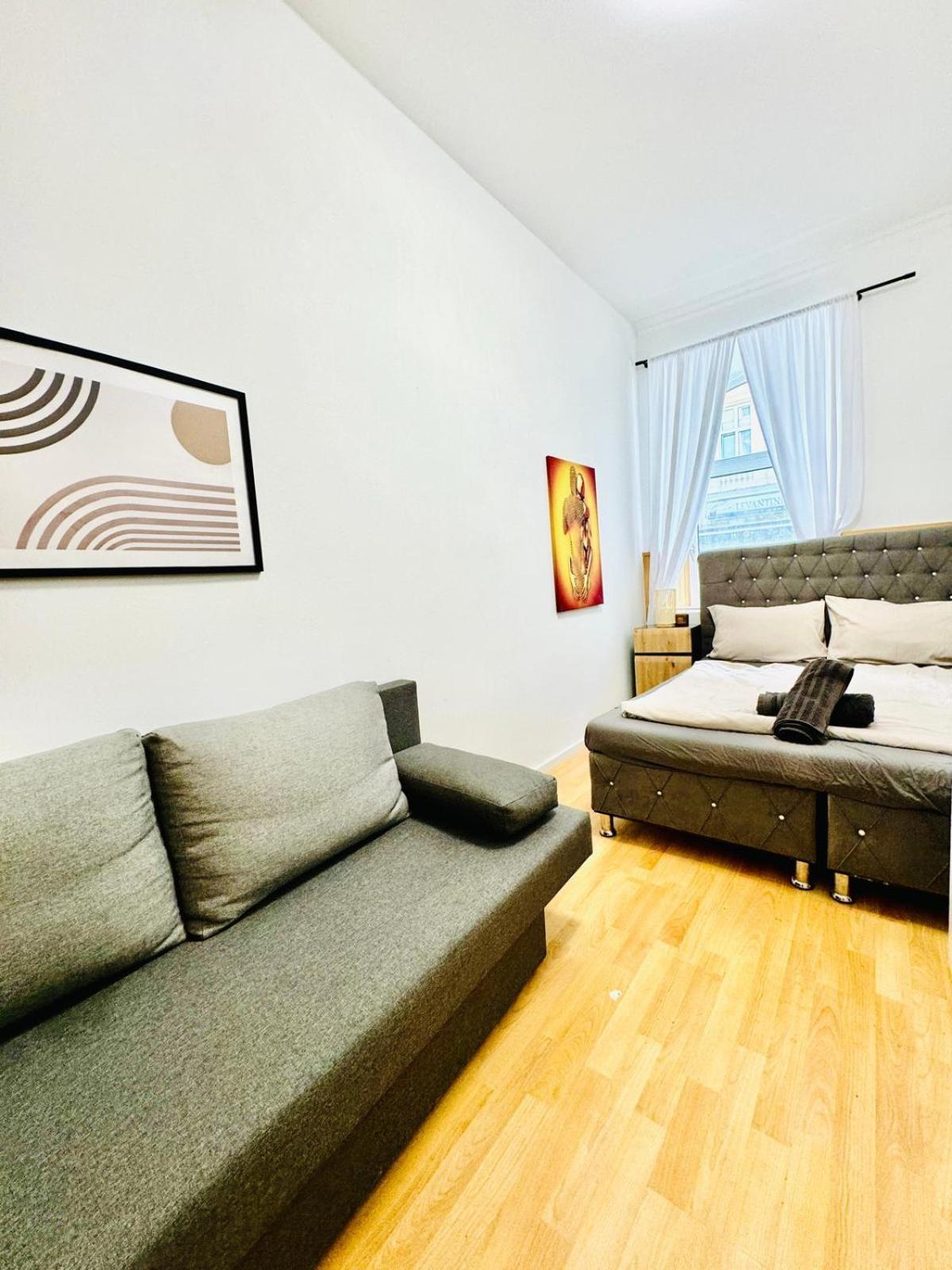 10 Bedroom For Groups, 8-min To Rathausplatz Apartment