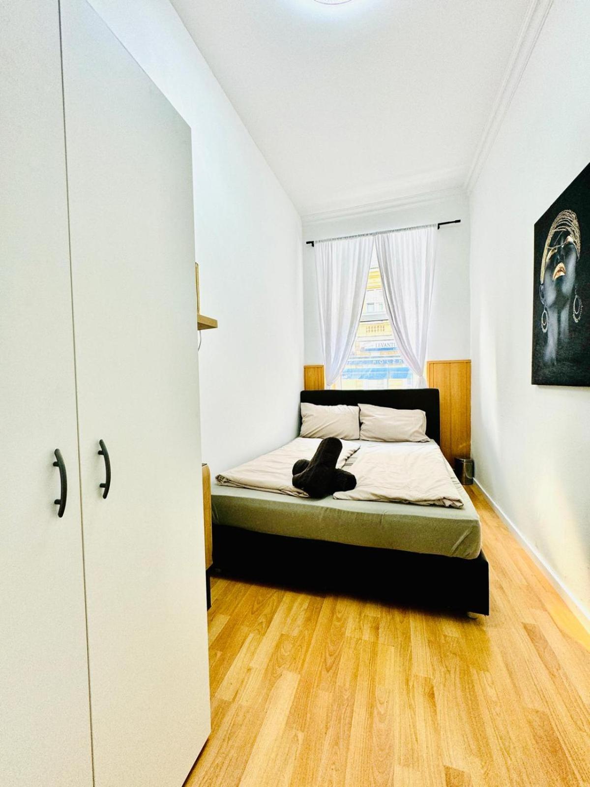 Apartment 10 Bedroom For Groups, 8-min To Rathausplatz Wien