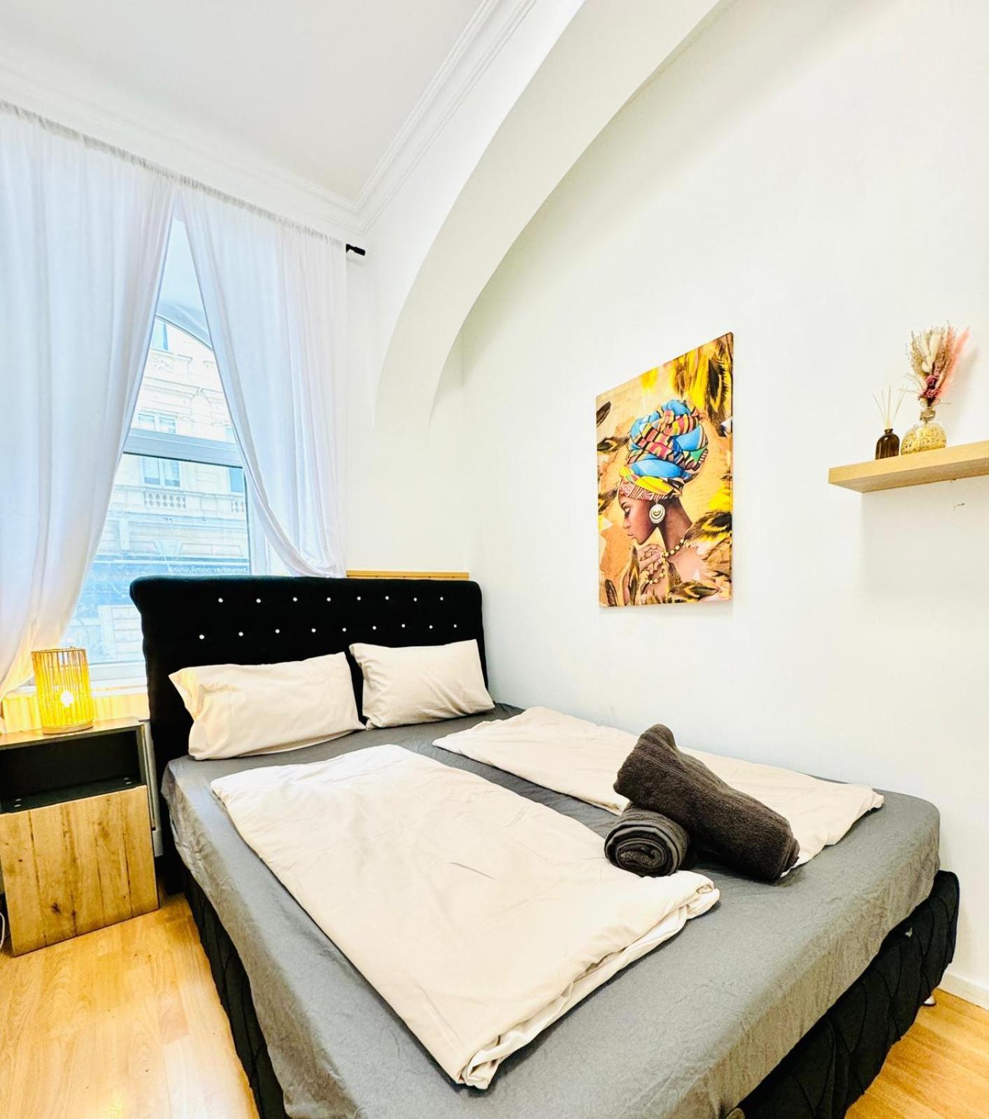 Apartment 10 Bedroom For Groups, 8-min To Rathausplatz Wien