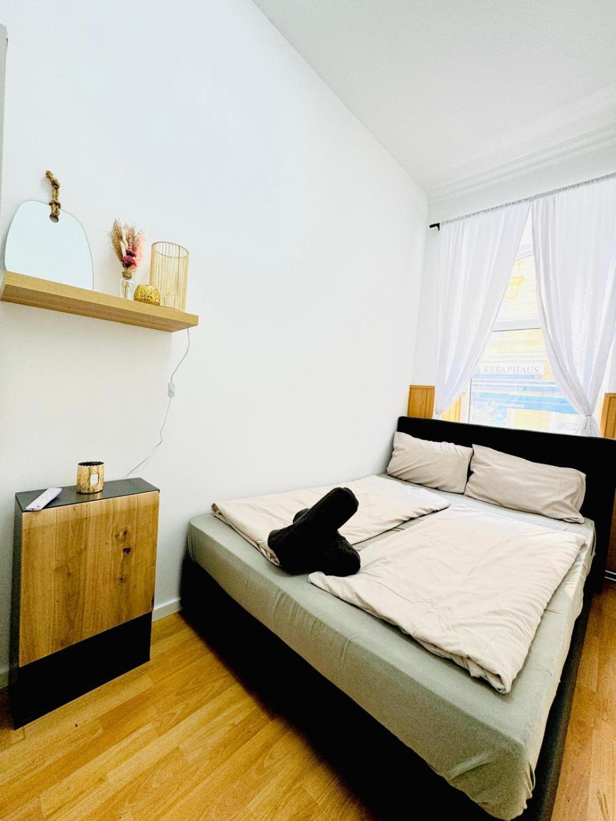 Apartment 10 Bedroom For Groups, 8-min To Rathausplatz