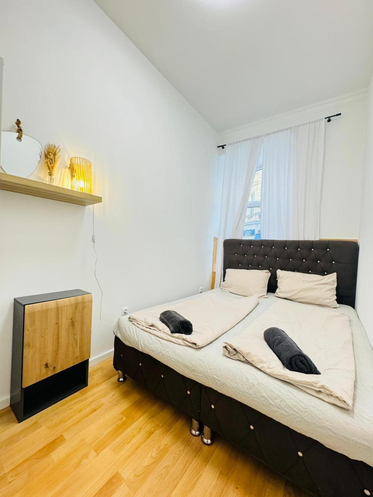 10 Bedroom For Groups, 8-min To Rathausplatz Apartment Wien