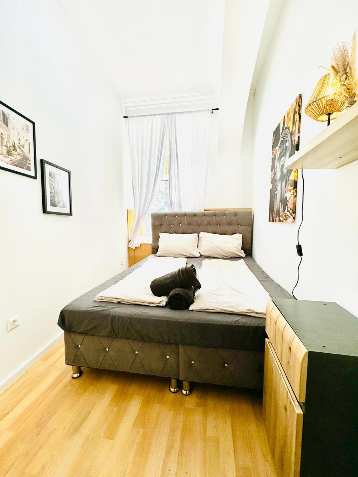 10 Bedroom For Groups, 8-min To Rathausplatz * Wien