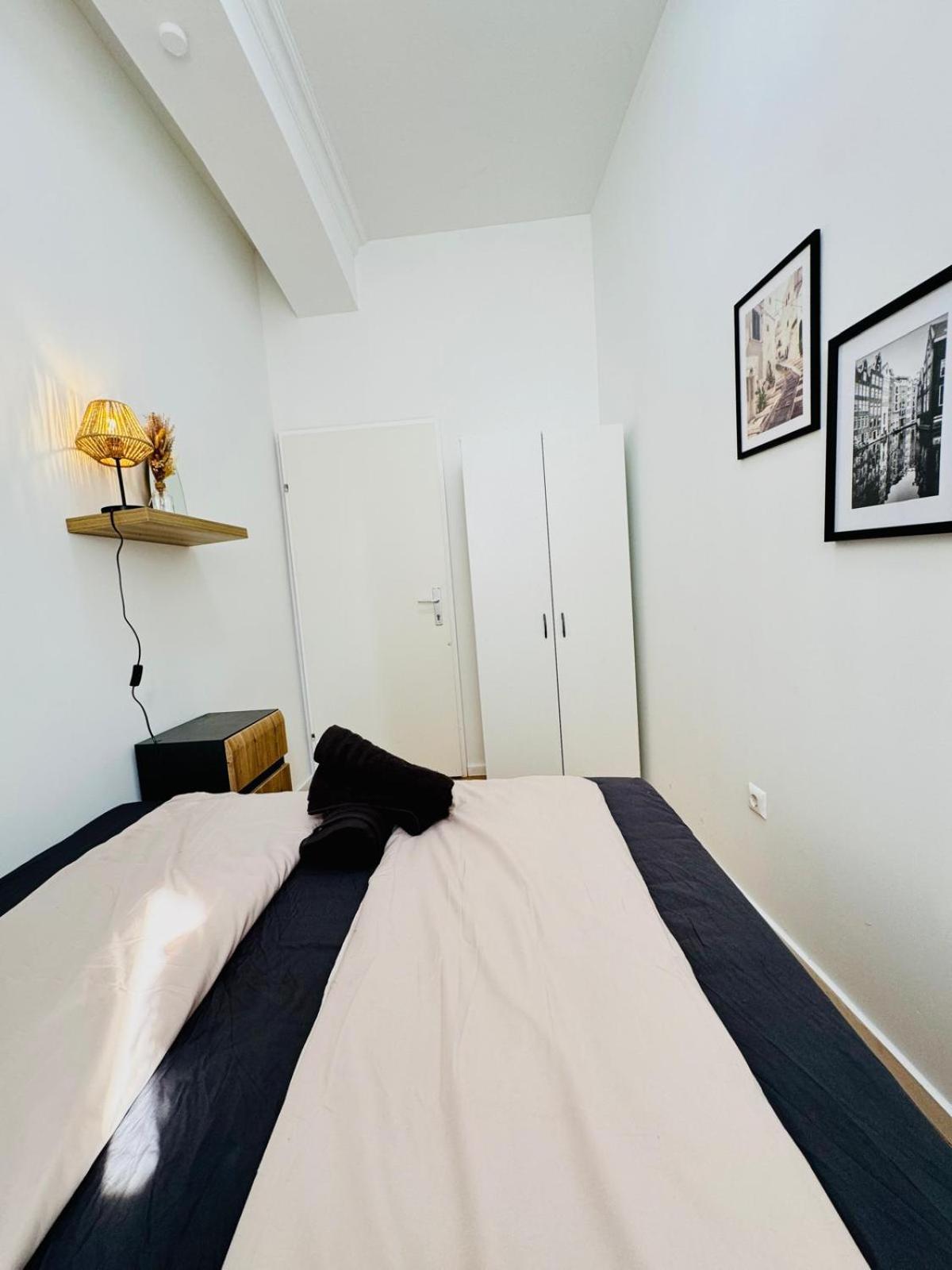 Apartment 10 Bedroom For Groups, 8-min To Rathausplatz *